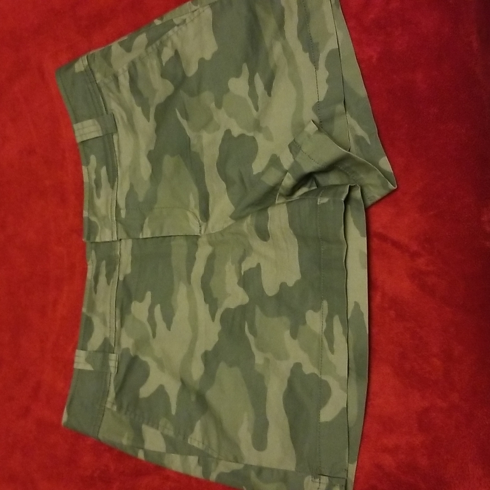 Camo shorts, size 6